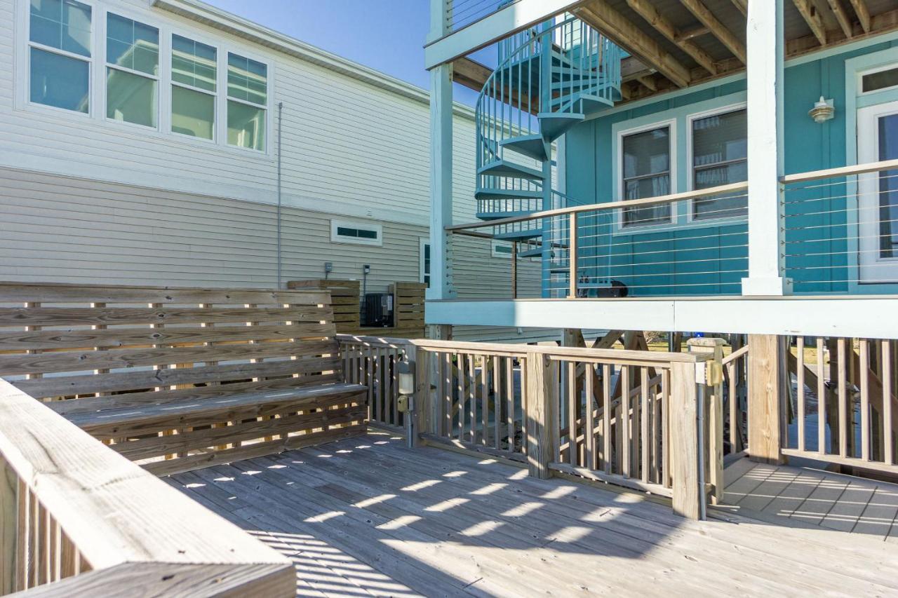 Wave Watcher By Oak Island Accommodations Exterior photo