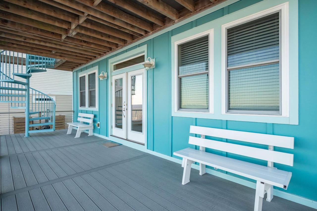 Wave Watcher By Oak Island Accommodations Exterior photo