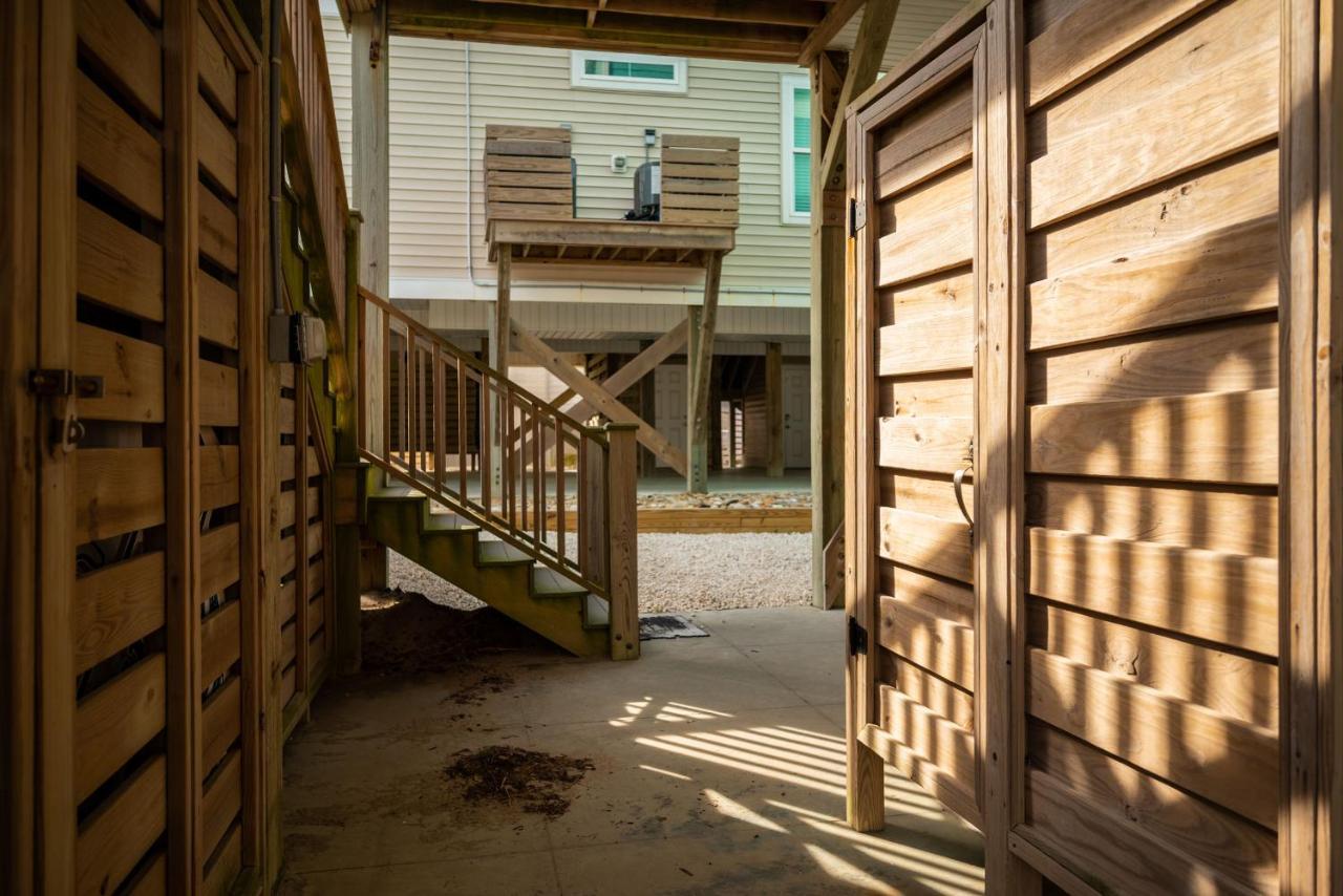 Wave Watcher By Oak Island Accommodations Exterior photo