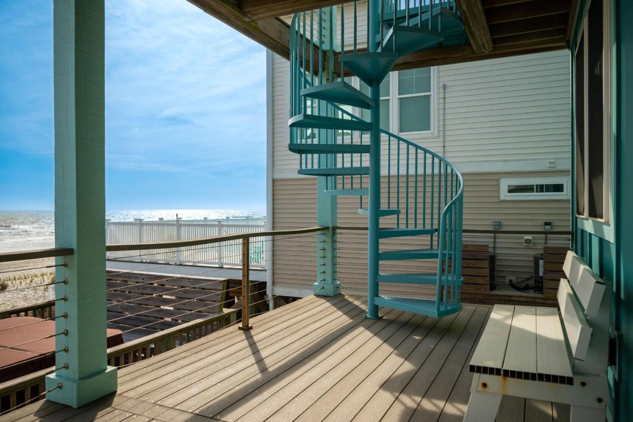 Wave Watcher By Oak Island Accommodations Exterior photo